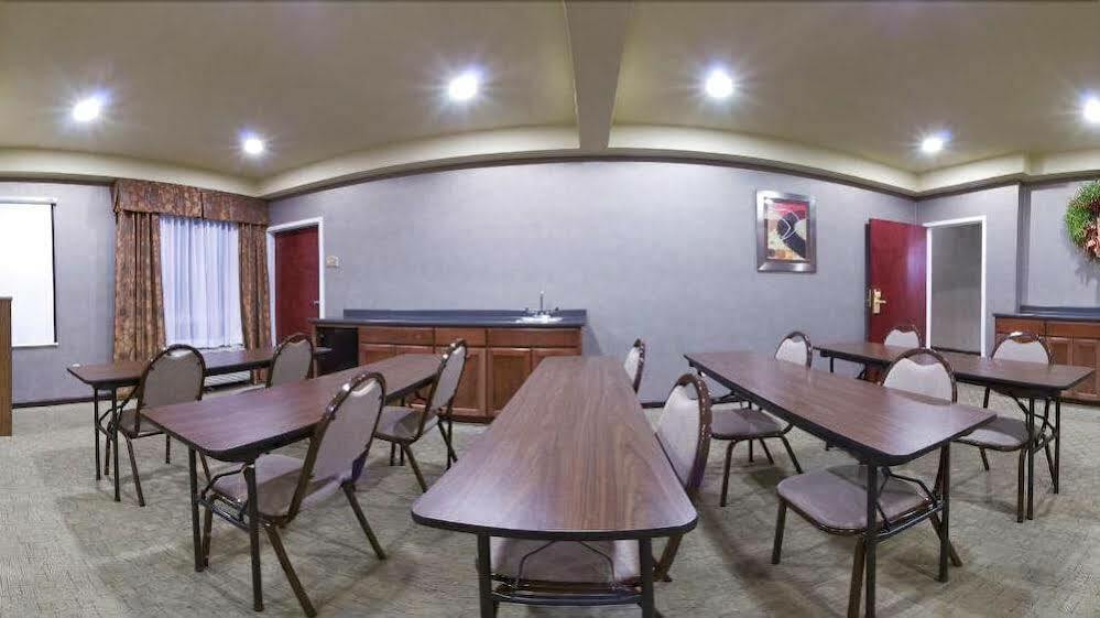 Holiday Inn Express & Suites Alexandria, An Ihg Hotel Eksteriør bilde